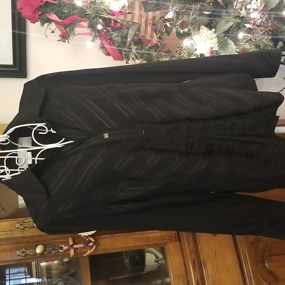 Black button down shirt - Picture 3 of 8